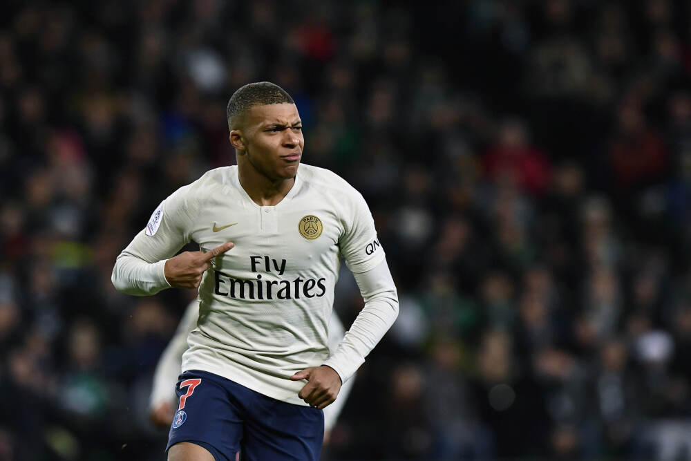 VICON HOLDINGS获董事会主席兼行政总裁邹国俊增持60万股 每股作价0.2177港元